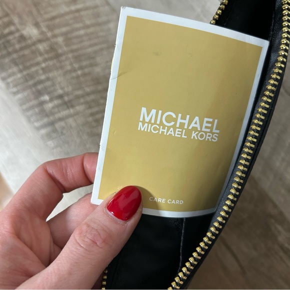 Michale Kors | Black Leather Wristlet - Picture 5 of 5